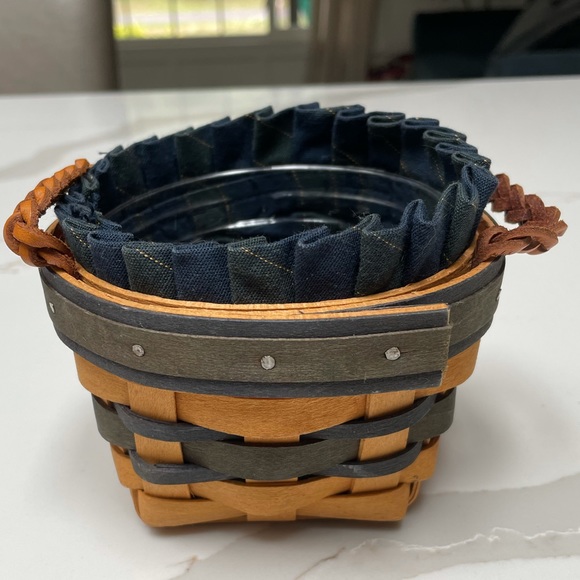 Longaberger Collectors Club Basket 1998 - Picture 1 of 7